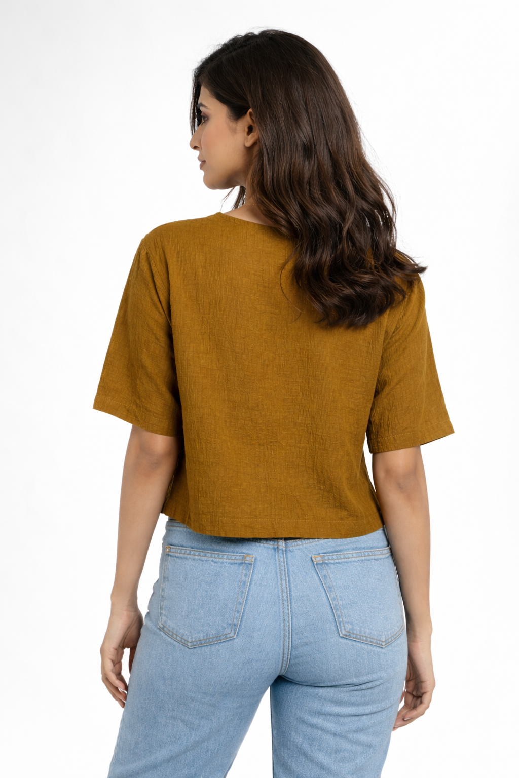 Top featuring a V-Neck line and short sleeves. Designed with finished h a relaxed silhouette and with a contrasting all-over abstract print Brown