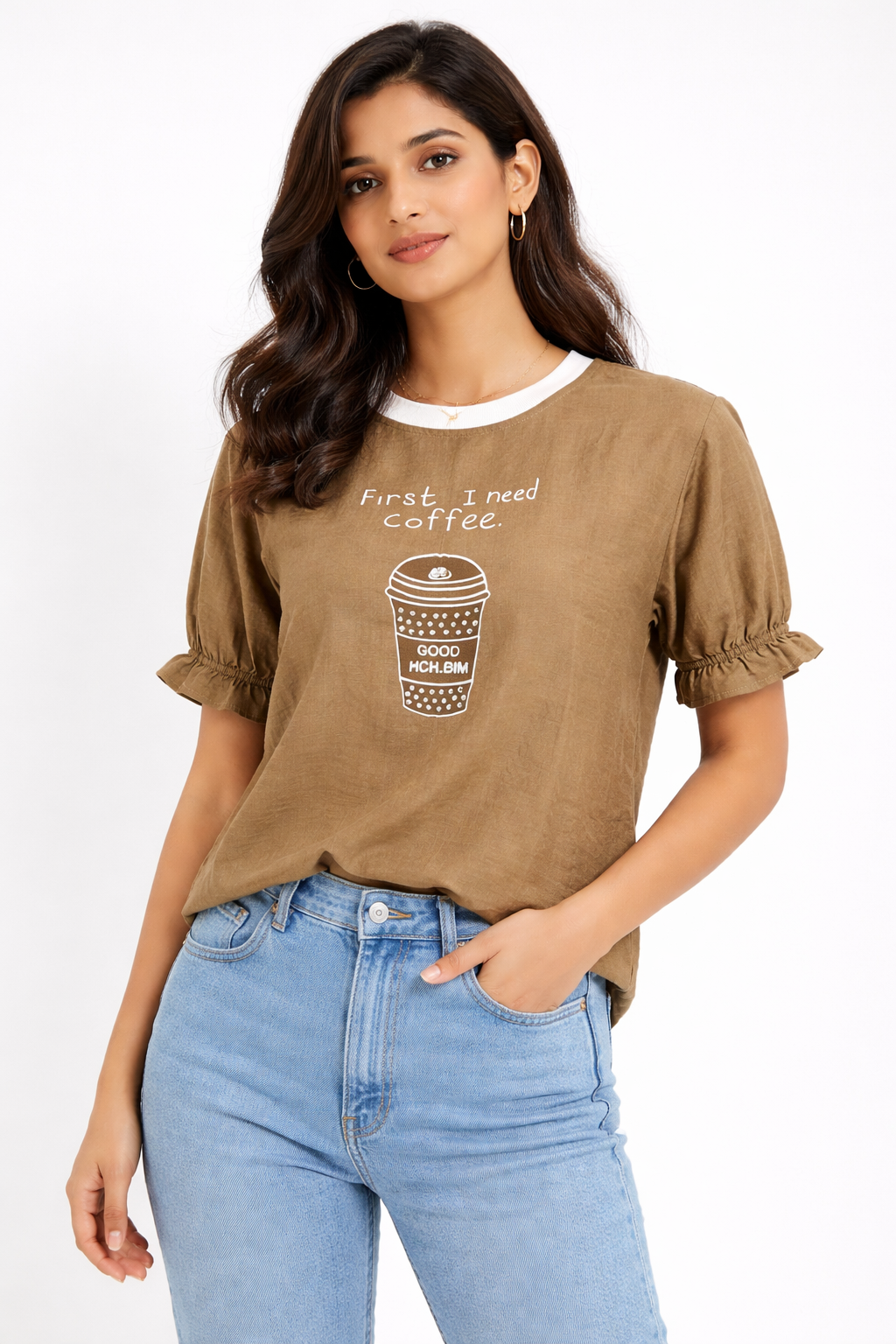 Top featuring a Round Neckline and short sleeves. Designed with finished h a relaxed silhouette and with a contrasting all-over abstract print Brown