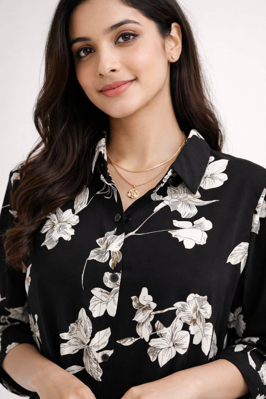 Short shirt dress featuring a classic collar and front button fastening