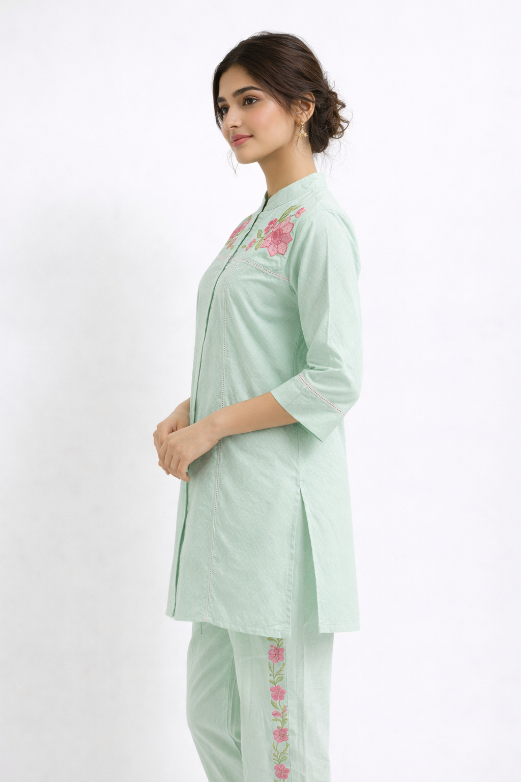 Elegant Mint Green Floral Embroidered Kurta Set.