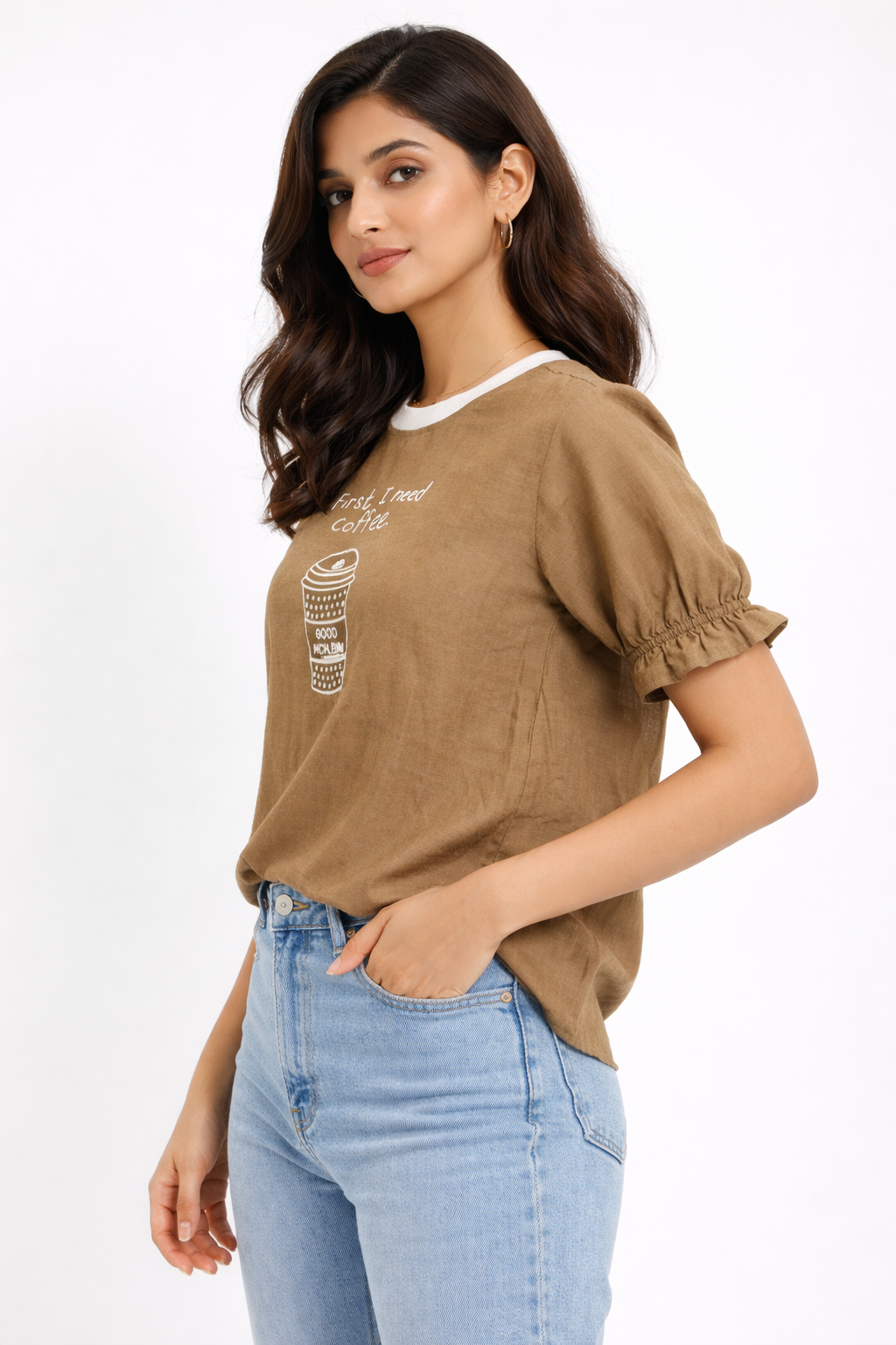 Top featuring a Round Neckline and short sleeves. Designed with finished h a relaxed silhouette and with a contrasting all-over abstract print Brown