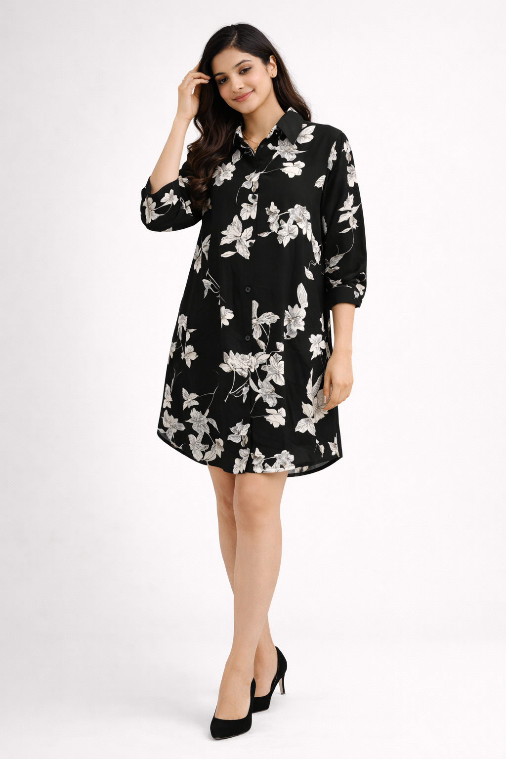 Short shirt dress featuring a classic collar and front button fastening